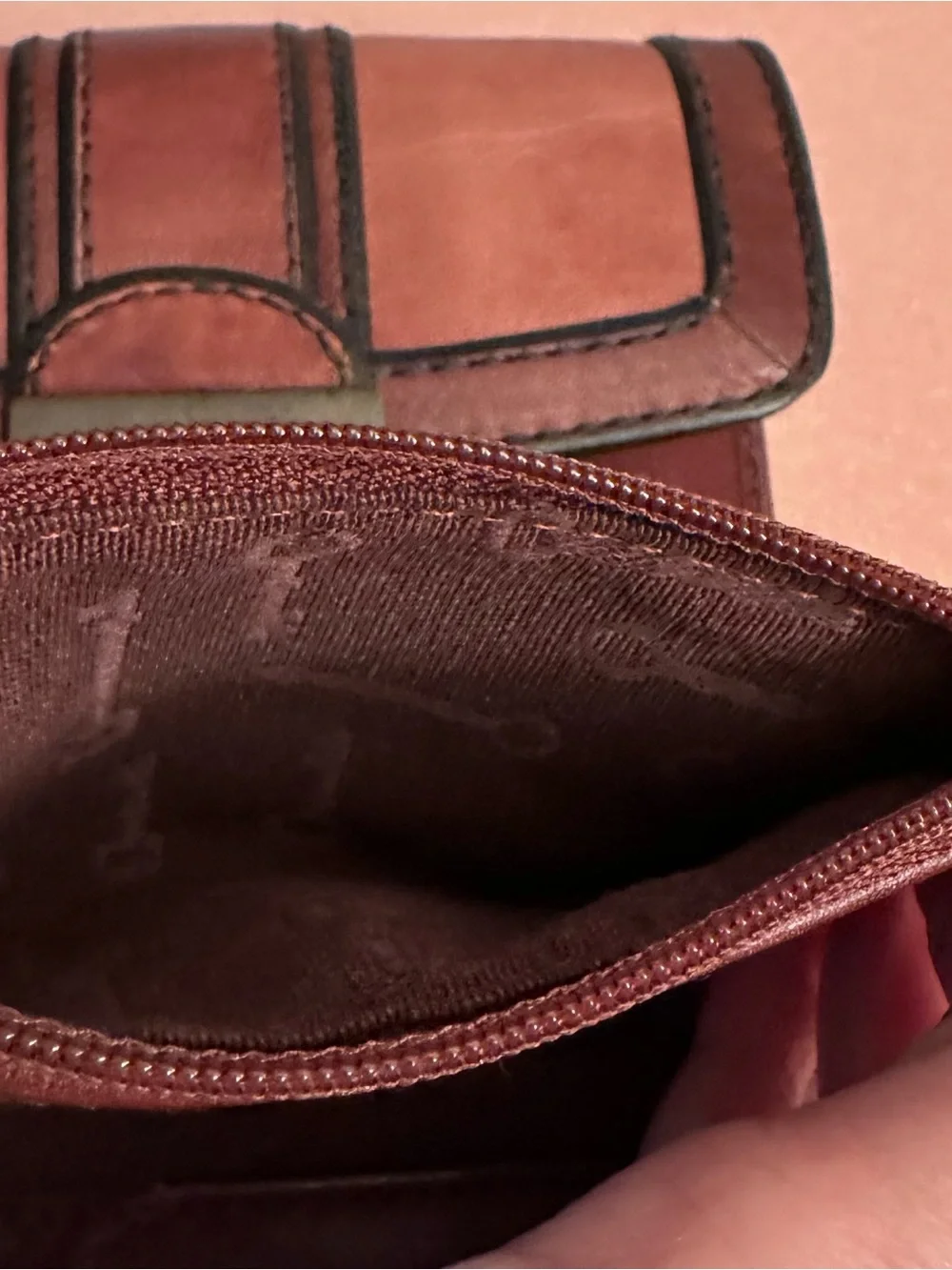 Vintage Fossil Reissue VRI Push Lock Two Tone, Leather Clutch Wallet